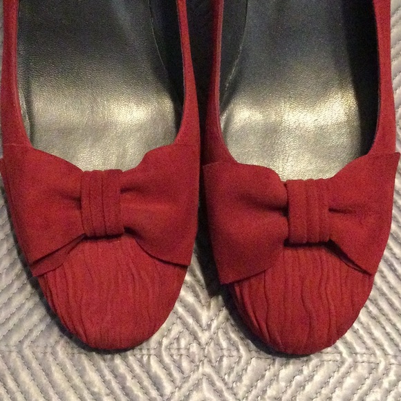 Stuart Weitzman size 7.5 red suede heels for women - Picture 10 of 11